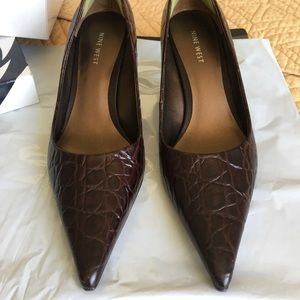 Nine West Dark Brown Pumps! Croc material-size 8.5! Rarely Worn!
